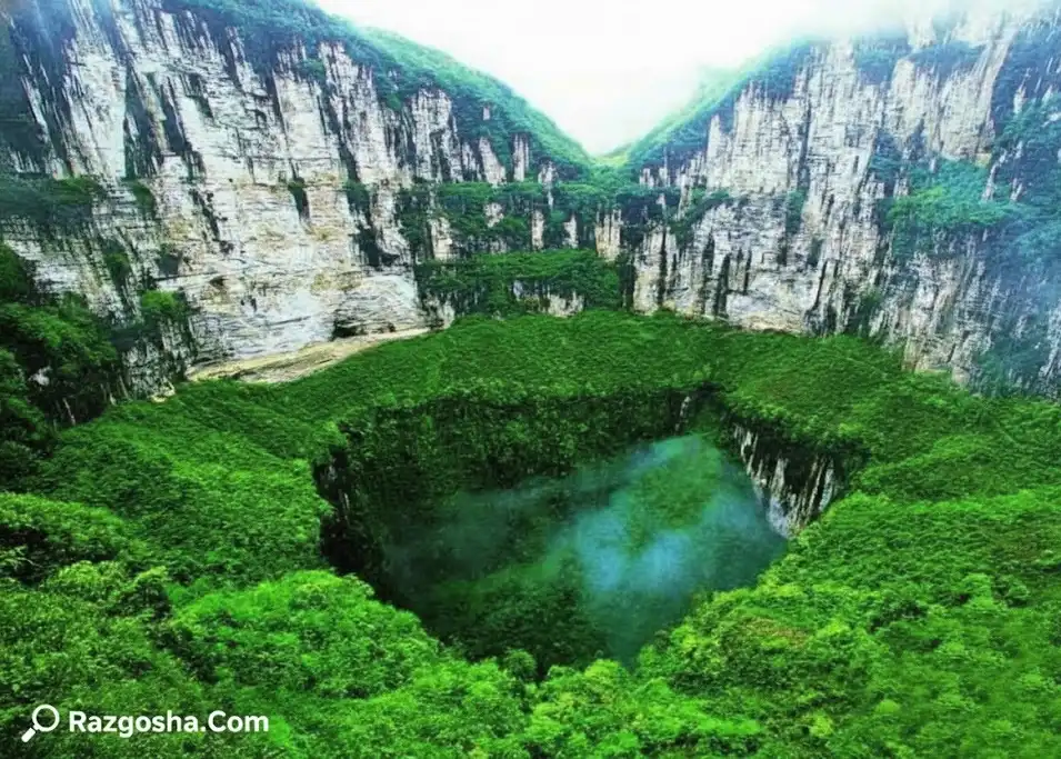 "Tiankeng" (تیانکنگ) به معنی "گودال آسمانی" یا همون گودال بهشتی