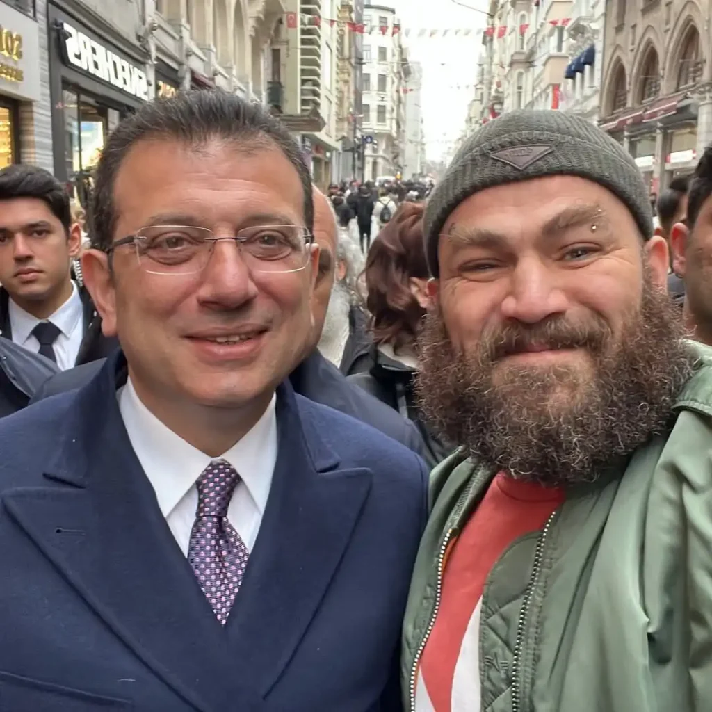 بهادر وحشی (اونلو) و اکرم امام اوغلو شهردار استانبول