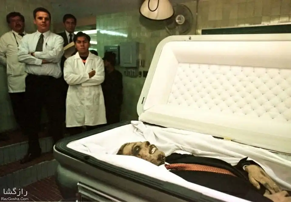 عکس تابوت و جسد آمادو کاریلو فوئنتس که در اتاق عمل کشته شد.