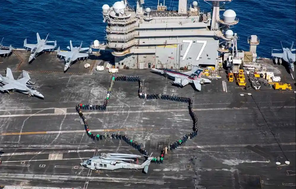 عرشه پرواز ناو هواپیمابر USS George H.W. Bush